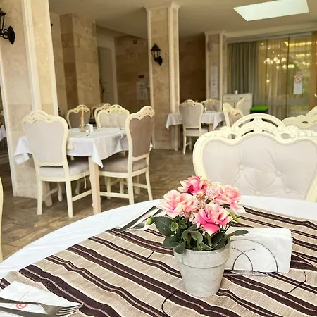Rena Aparthotel