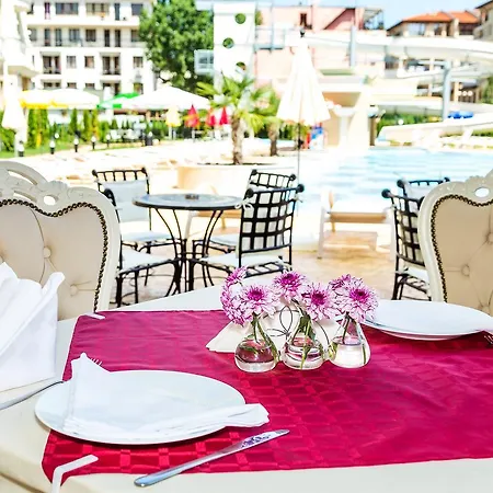 Rena 公寓式酒店 阳光海滩